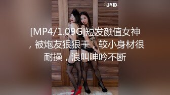 四月新流出高校女厕❤️极品高清全景后拍牛仔裤美女为了方便啪啪里面穿个开档黑丝