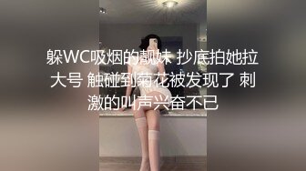 黑丝露脸风骚少妇自己在家诱惑狼友，舔弄假鸡巴的样子好骚，撅着屁股看逼逼干净肥美水又多，把自己抠到喷水