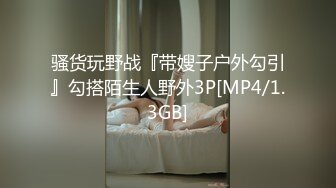 短发韵味少妇和老公在家卧室中日常性爱，手持镜头精彩无套操逼