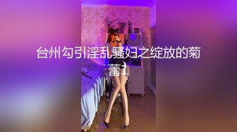 穿着开档丝袜的美少妇 在梳妆台上被男友的假鸡巴猛插