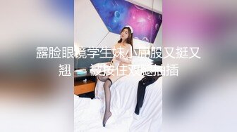 开档黑丝骚逼少妇主动上位抽插大哥的鸡巴求刺激，口交大鸡巴好温柔黑牛自慰骚逼呻吟，还拿着手机撩骚网友