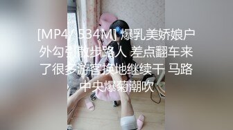 性感美女和闺蜜一起双飞大叔车震，花式角度大战两个美御姐