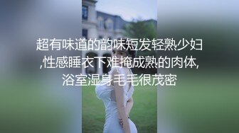 在快捷酒店年轻嫩妹子洗澡自拍流出 看表情貌似不高兴 手机摆放了半天