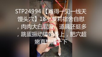 [MP4/ 553M] 多人淫乱激情群P，丝袜情趣诱惑风骚的大屁股，两女被三男爆草抽插，后入大屁股边草边流水