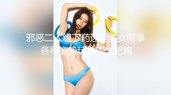 马尾辫极品短裙美女 掏出奶子吸吮爽的喊不行了 洗完澡开操骑乘扭动小腰