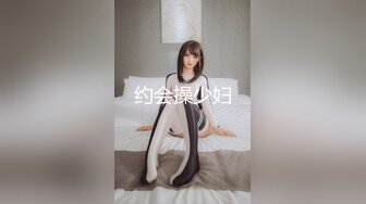 一脸骚样女仆装极品颜值美女，脱下丁字裤咬在嘴里，抖动美臀超嫩粉穴，舔弄炮友大屌，倒立特写爆操嫩穴