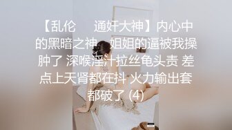 隔壁新搬来了个靓妹晚上偷偷躲在窗外偷窥她洗澡看着她的奶子和下面的毛毛有想做爱的冲动