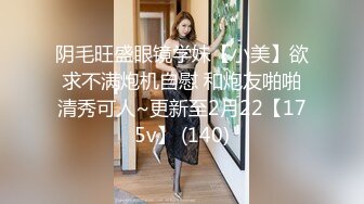 娃娃音超清纯金发萝莉萌妹，撩起衣服揉捏奶子，振动棒特写抽插粉穴，超级嫩进进出出，高潮搞得小穴很湿