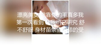 无毛白虎长相甜美红唇美乳妹子独自在家自慰诱惑，性感丁字裤大屁股，翘起肥臀掰穴近距离特写扣逼，快速扣弄高潮出水