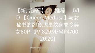 商场女厕全景厕拍⭐蓝衣蓝裤年轻美眉⭐ 肥美的鲍鱼已开始变黑了