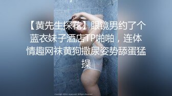 《监控破解》偷窥美少妇换上情趣装和相好的酒店开房啪啪