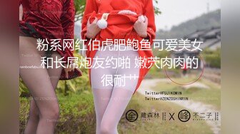 色胆包天坑神潜入政F办事大厅女厕，偸拍多位制服女服务员方便，还开灯补光拍 (1)