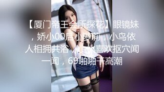 极品CP✅魔手》疯狂大胆坑神躲进商场女_厕独占一个坑位隔板缝中偸_拍各种B形妹子方便▲极限特写镜头快要碰到B了 (1)